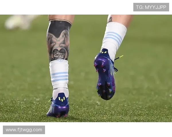 纹身足球明星的独特魅力与个性展现让人惊艳的面孔与球场风采